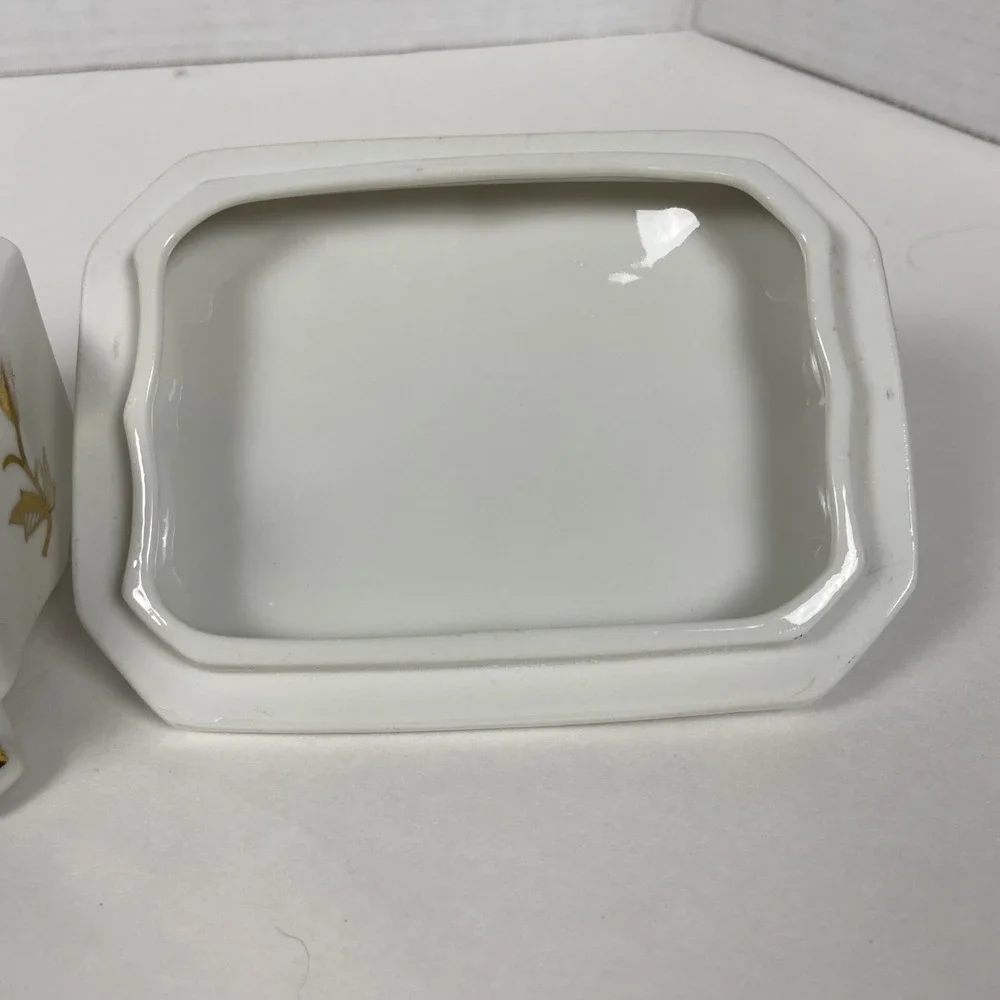 Vtg Hollohaza Hungary Style Floral Porcelain Trinket Box w/Gold Accents & Feet